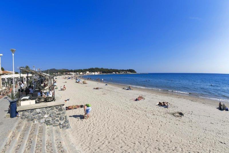 "L'Hippocampe", Climatise, 60 M2 , 2 Chambres, Tres Calme, Plage Des Sablettes Et Commerces A 3 Minutes A Pied, Wifi, Parking Gratuit, Lit King Size Ла-Сейн-сюр-Мер Екстер'єр фото